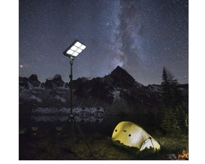 كشاف  الرحلات بثلاثة أرجل يعمل بالطاقة الشمسية