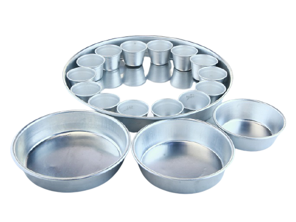 Aluminum breakfast tray with additional plates